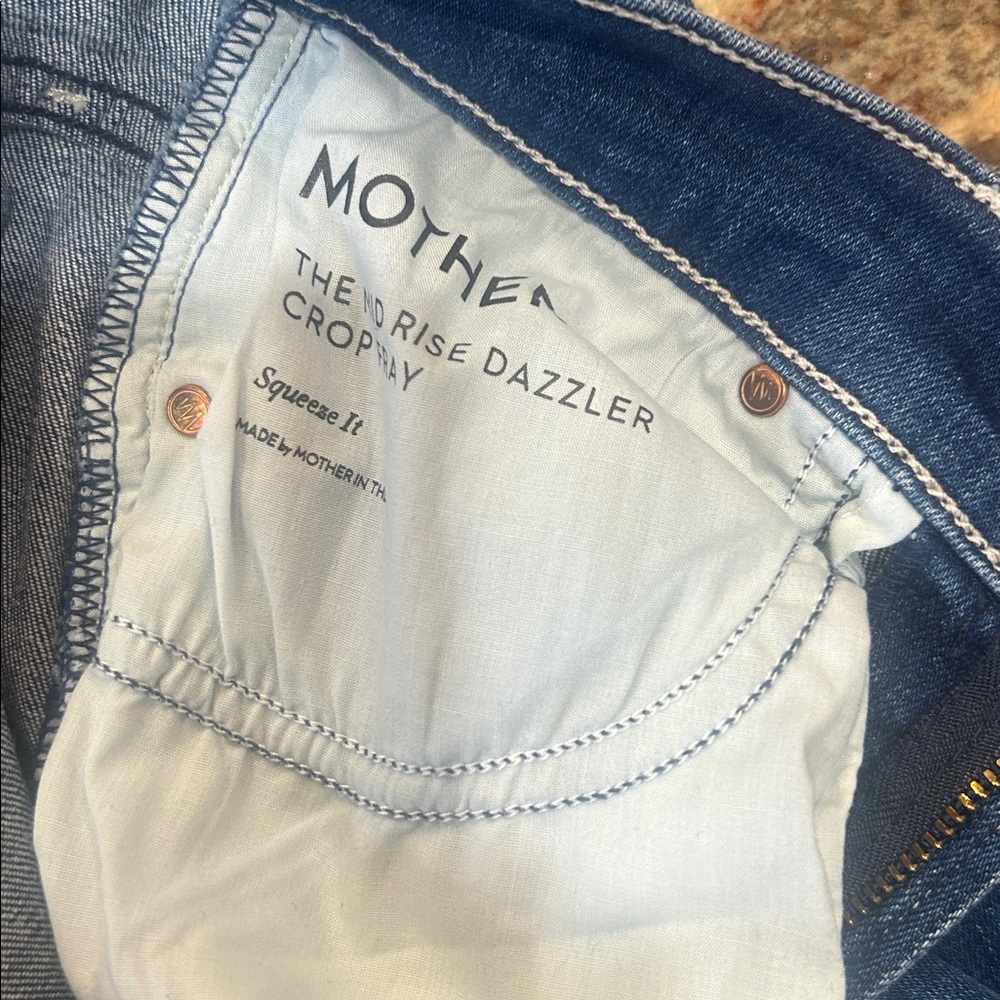 MOTHER the mid rise dazzler crop fray jeans rinse- squeeze it inseam 26” - Picture 13 of 15